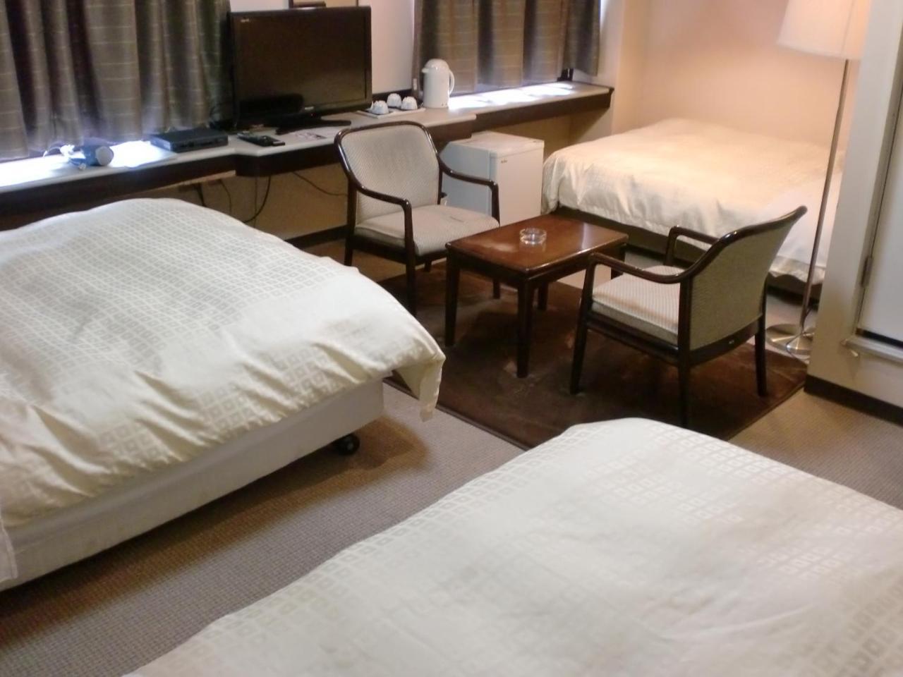 Tsuyama Central Hotel Townhouse Екстер'єр фото
